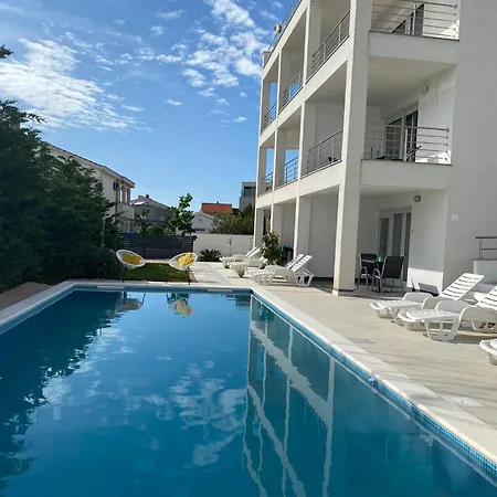 Carlotta Apartment