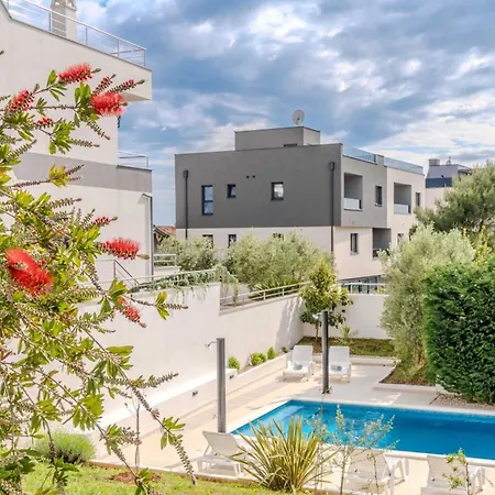 Carlotta Ζαντάρ