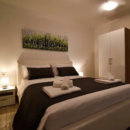 Carlotta Apartment