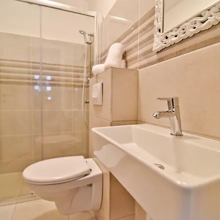 Carlotta Apartment *