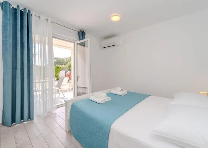 Carlotta Ζαντάρ