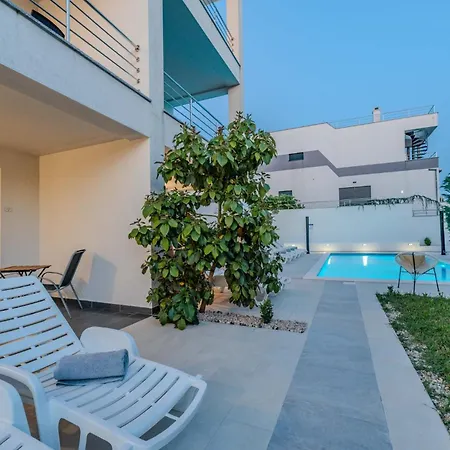 Carlotta Apartment *