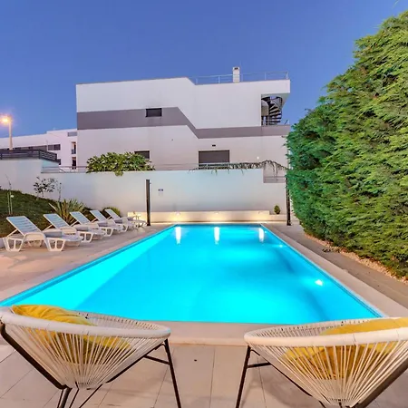 Carlotta Apartment *