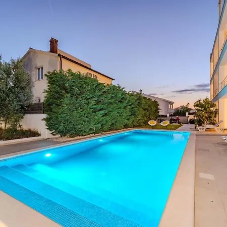 Carlotta * זאדאר