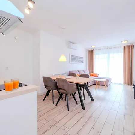 Carlotta Apartment *