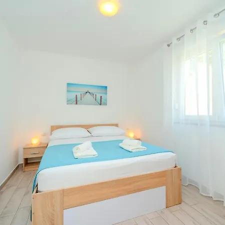 Carlotta Apartment *