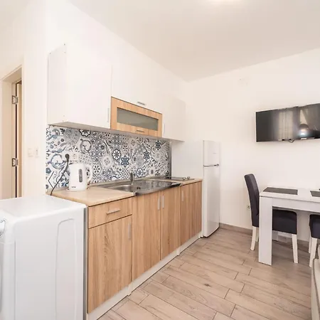 Carlotta Apartment *