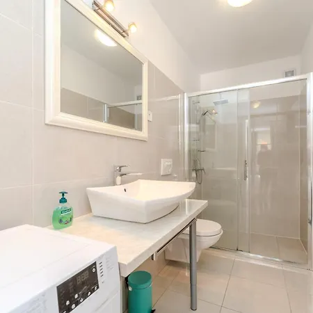 Carlotta * זאדאר