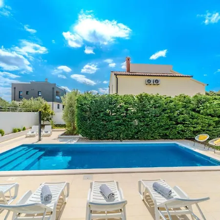Carlotta Apartment *