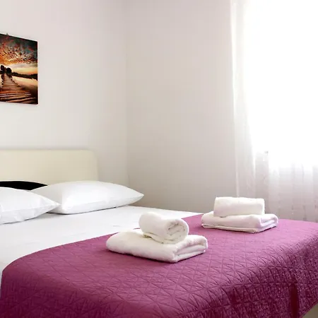 Carlotta Apartment *
