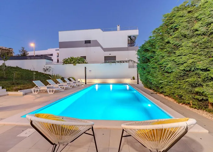 Carlotta Apartment *