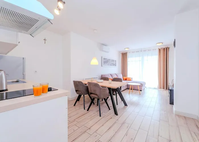 Carlotta Apartment *