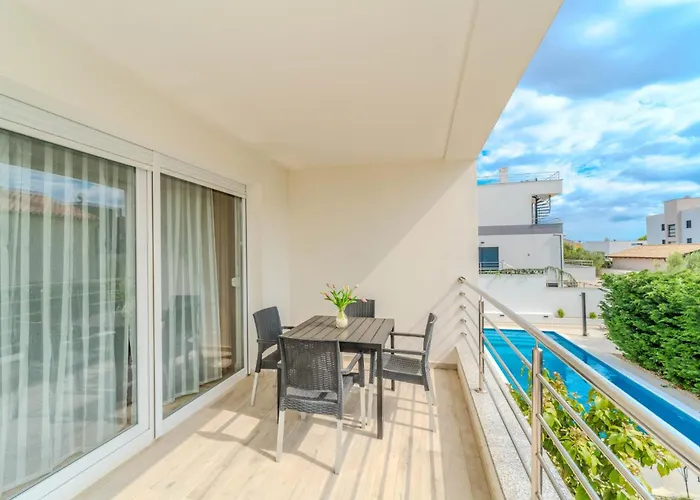 Carlotta Apartment *