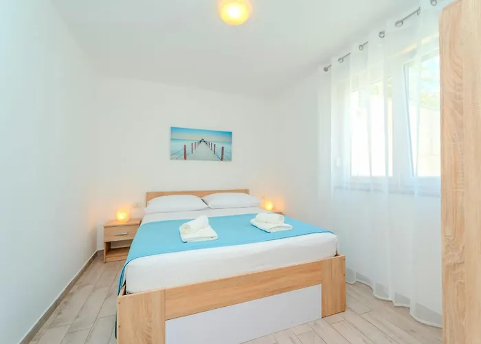 Carlotta Apartment *